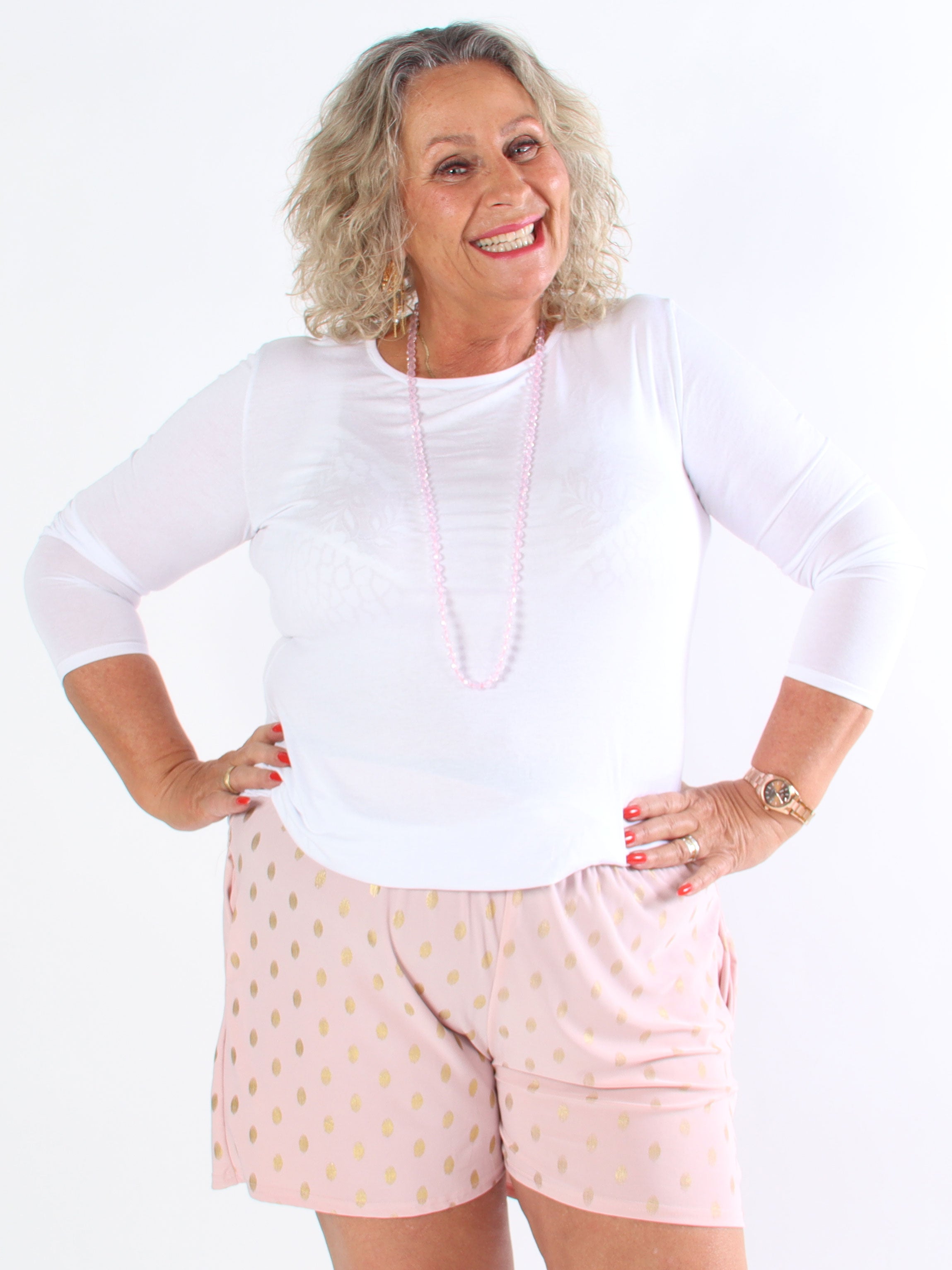 Pams Dot Shorts - Plus size shorts i elastisk stof med guld dutter